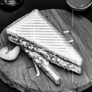 Omelette paneer sandwich