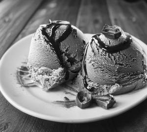 Chocolate ice cream [2 scoops]