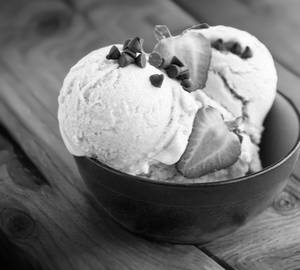 Vanilla ice cream [2 scoops]