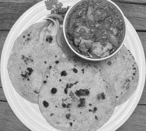 3 chapaties with chicken curry