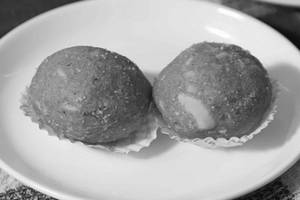 Spl Gond Laddoo