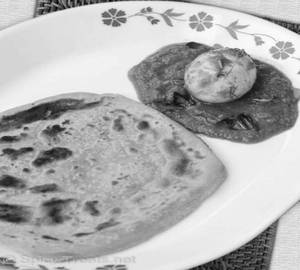 3 chapaties with egg curry