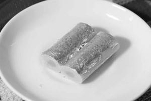 Kaju Kesar Roll