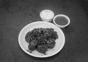 Chicken Schezwan Fried Momos [8 Pieces]