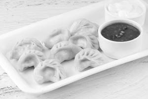 Steamed Veg Momos [10 Pieces]