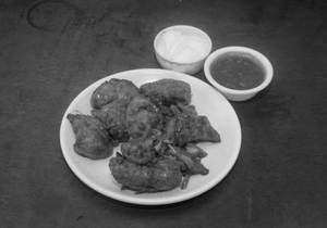 Paneer Schezwan Fried Momos [8 Pieces]