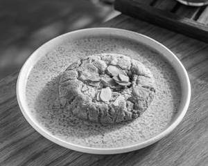Almond & Raspberry Cookie