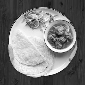 Chicken curry 2 p+3 roomali roti+salad