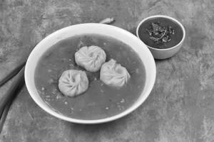 Veg Jhol Steamed Momos [8 Pieces]