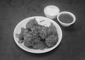 Chicken Manchurian Steamed Momos [8 Pieces]