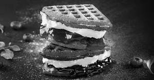 Premium Cookie Cream Waffle
