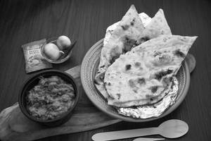 Butter Naan (1 Pc) + Mushroom Masala + Pickles + Onions (serves 1)