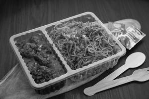 Schezwan Noodles + Veg Manchurian Gravy (4 Pcs) (serves 1)