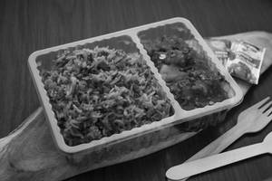 Schezwan Fried Rice + Chilli Potato Gravy (4 Pcs) (serves 1)