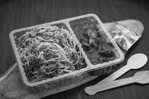 Hakka Noodles + Chilli Potato Gravy (4 Pcs) (serves 1)