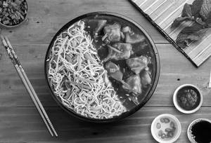 Chilli Paneer Bowl With Hakka Noodles