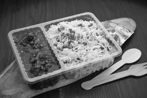 Veg Fried Rice + Chilli Paneer Gravy (4 Pcs) (serves 1)