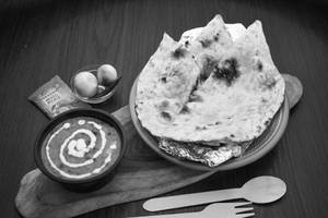 Butter Naan (1 Pc) + Dal Makhani + Pickles + Onions (serves 1)