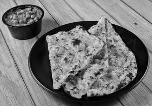 Garlic Naan 1pcs + Muttar Paneer + Pickles + Onions (serves 1)