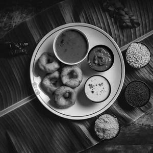 Sambar Vada (4pc)