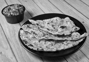 Garlic Naan 1pcs + Kadai Paneer + Pickles + Onions (serves 1)