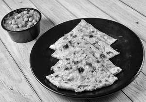 Masala Kulcha (1 Pc) + Dal Makhani + Pickles + Onions (serves 1)