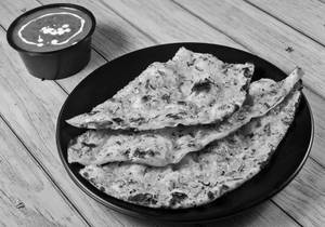 Garlic Naan 1pcs + Dal Makhani + Pickles + Onions (serves 1)