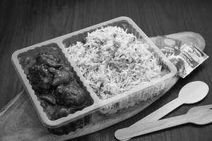 Burnt Garlic Fried Rice + Veg Manchurian Gravy (4 Pcs) (serves 1)