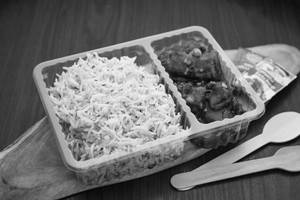 Burnt Garlic Fried Rice + Chilli Paneer Gravy (4 Pcs) (serves 1)