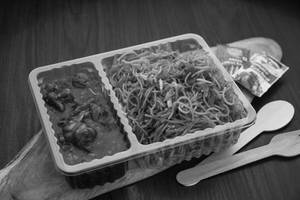 Schezwan Noodles + Chilli Potato Gravy (4 Pcs) (serves 1)
