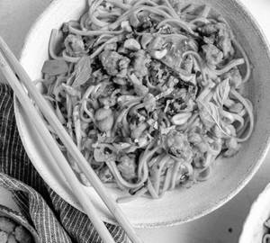 Chilli garlic chicken noodles