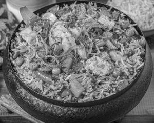 Veg Subz Biryani With Raita