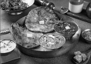 Aloo Pyaaz Amritsari Kucha Soya Chaap Thali (special)