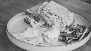 Pulled Chicken Sandwich + Choice Of Drinks