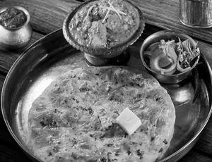 Aloo Masala Amritsari Kulcha (special) With Paneer Makhani