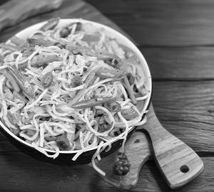 Veg hakka noodles