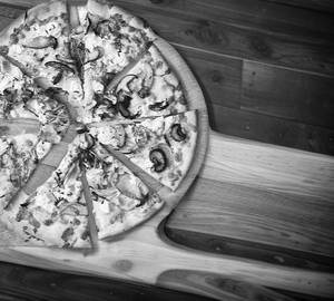 Chicken mushroom pizza