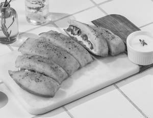 Paneer Tikka Stuffed Garlic Bread + Cheesy Dip ...