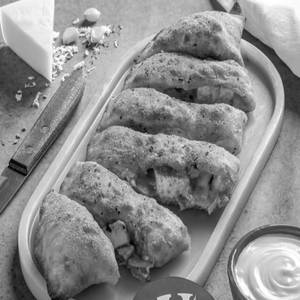 Paneer Stuffed Garlic Breadsticks With Cheese Dip