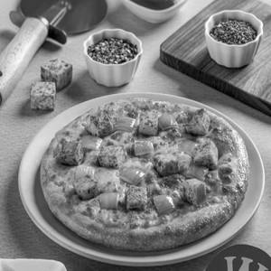 Paneer & Onion Pizza Pie
