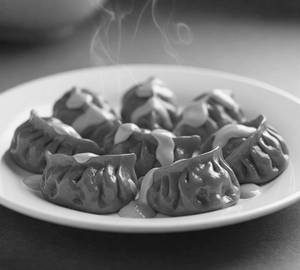 Creamy Schezwan Momos [Non Veg] [7 Pieces]