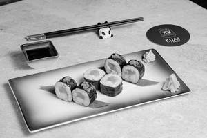 Salmon Maki Roll
