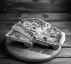 Cheese garlic naan