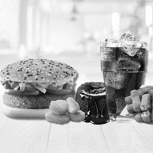 Burger + 3 Chesy Nggets + 2 Vegie Strips + Chocolava + Cdrink