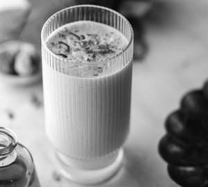 Rose. Lassi