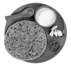 Pyaz paratha with curd