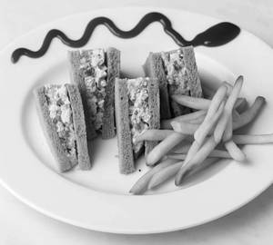 Masala Omelette Sandwich + crispers [5 pcs]