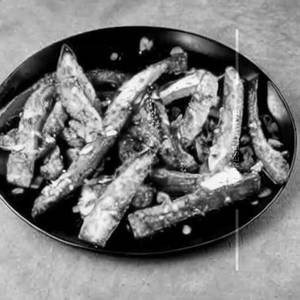 Crispy Garlic Potato Wedges