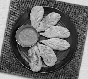 Paneer Fried Momos ( 6 pcs)