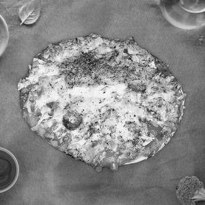 Onion tomato pizza (medium)